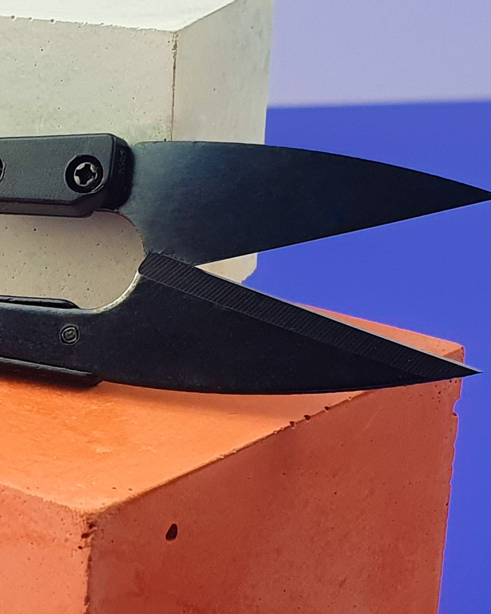 close up of black thread snips blades
