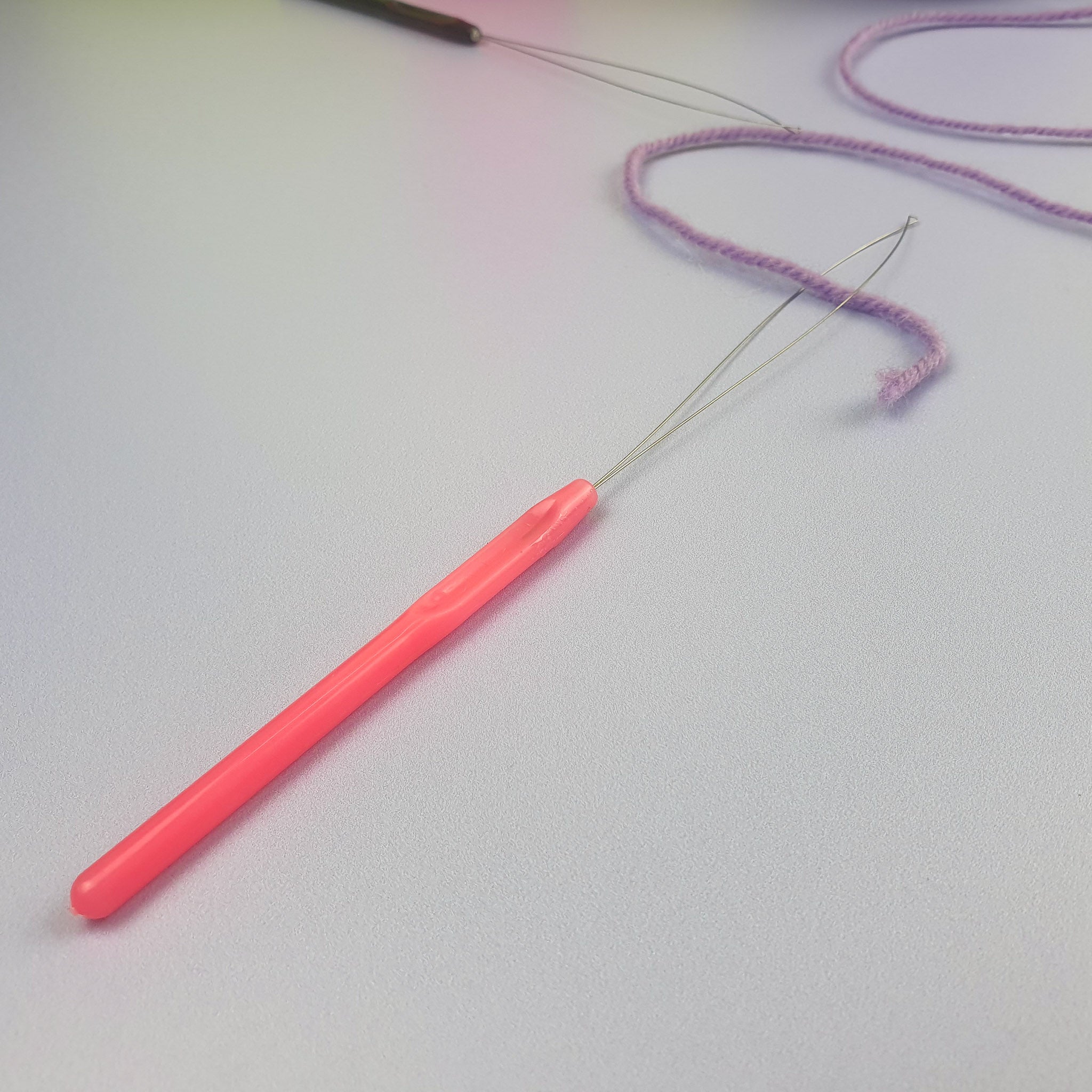 Tufting Gun Threaders Pink with purple yarn